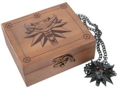 Медальон WITCHER 3: Wild Hunt Medallion and Chain with LED Eyes in Wooden Box (Ведьмак)