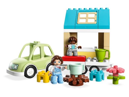 LEGO Конструктор DUPLO Town Сімейний будинок на колесах