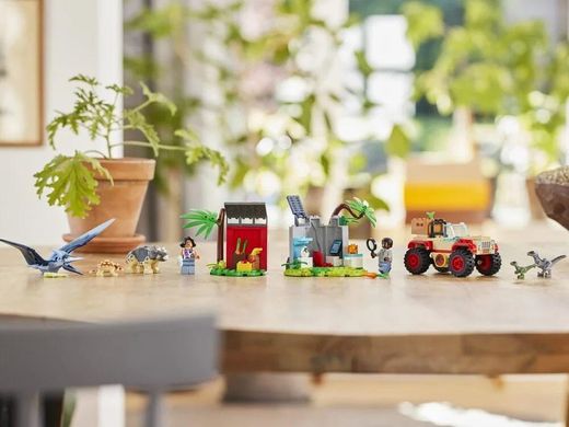 LEGO Конструктор Jurassic World Центр порятунку малюків динозаврів